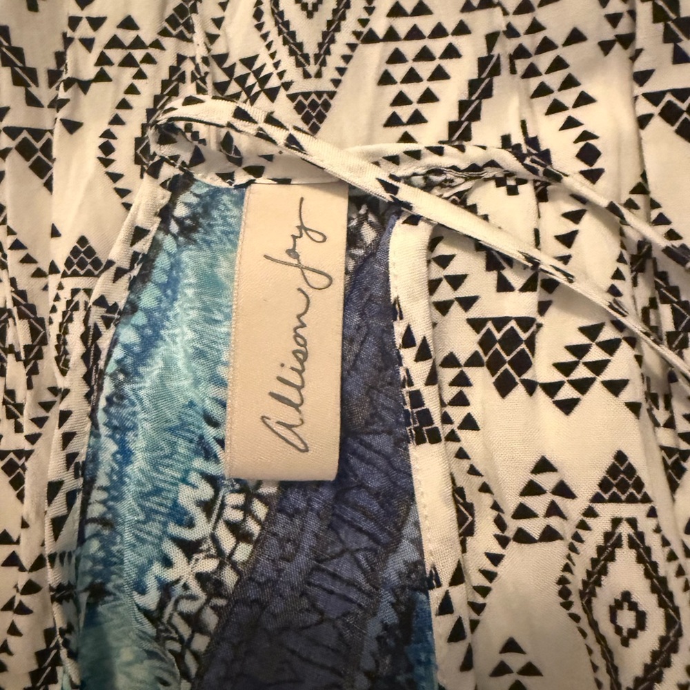 Allison Joy Navy and White Geometric Maxi Dress - Picture 4 of 4